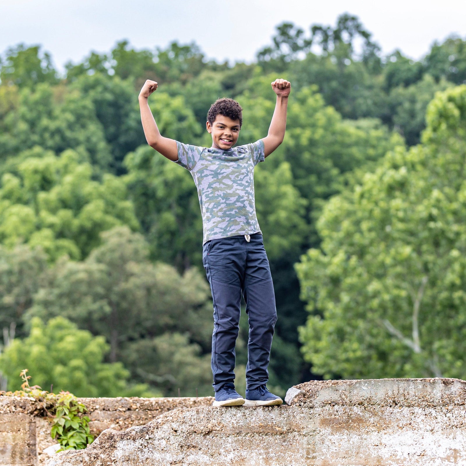 Child dressed in Jackalo organic clothes for kids